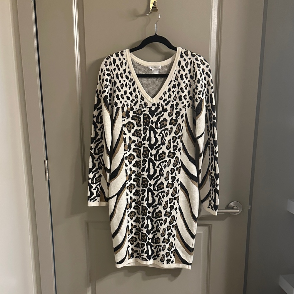VENUS Textured Knit Sweater